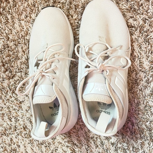 Grey adidas shoes - Picture 2 of 3